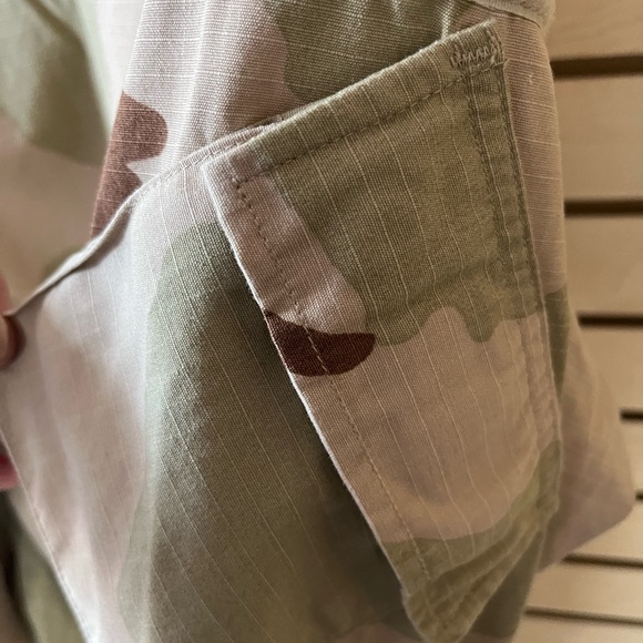 Military Camo Top Size Large - Picture 5 of 9